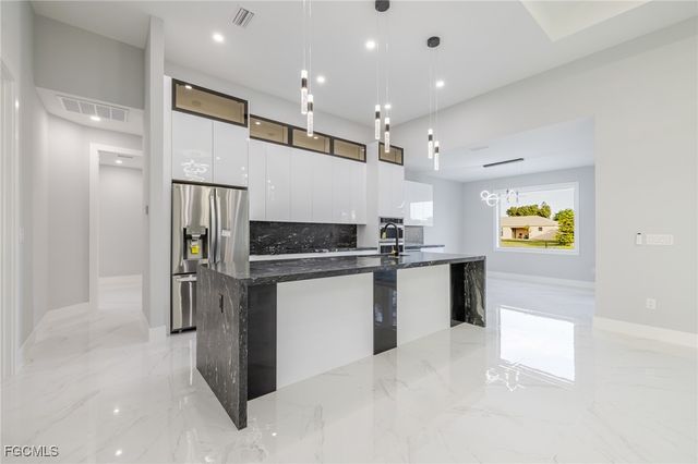 313 SE 2nd ST, Cape Coral, FL 33990