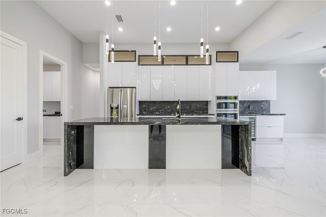 313 SE 2nd ST, Cape Coral, FL 33990