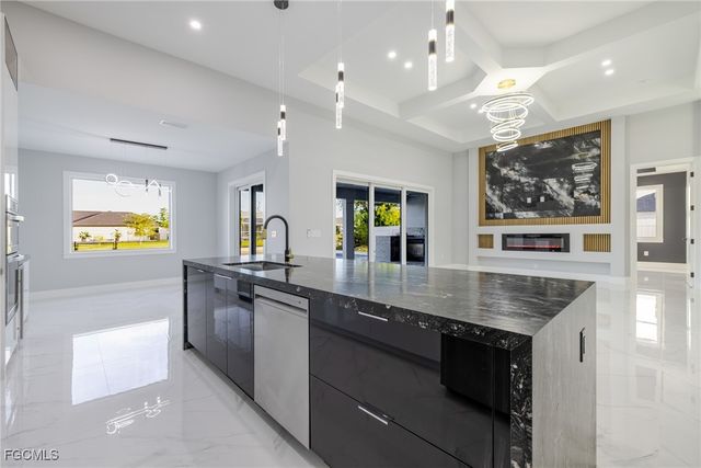 313 SE 2nd ST, Cape Coral, FL 33990