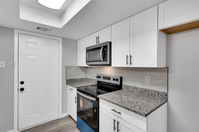 125 W Mountain Creek Drive 16, Grand Prairie, TX 75052