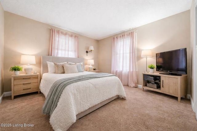 7700 Rosemary Ln, Louisville, KY 40214