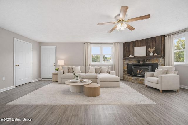 7700 Rosemary Ln, Louisville, KY 40214