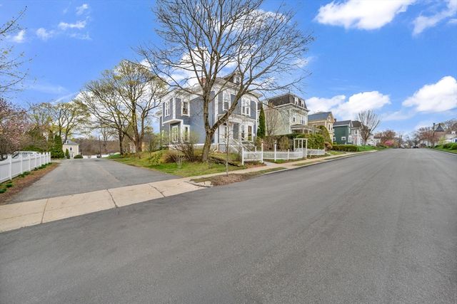 47 Highland Ave, Haverhill, MA 01830