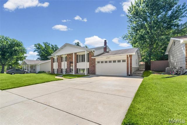 420 Canary Lane, St Charles, MO 63301