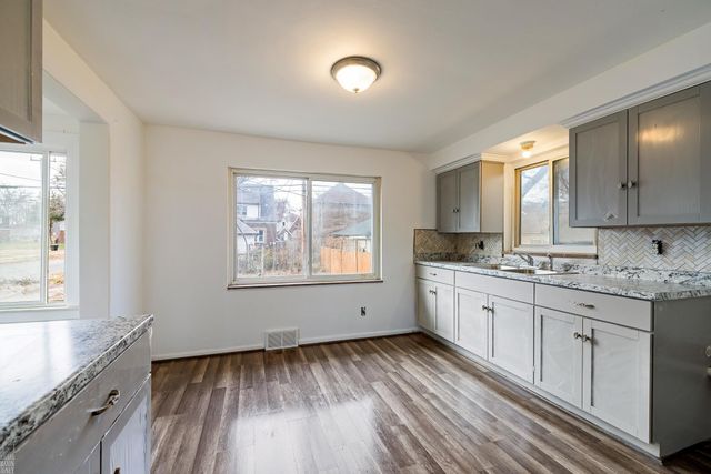 5203 Devonshire Road, Detroit, MI 48224