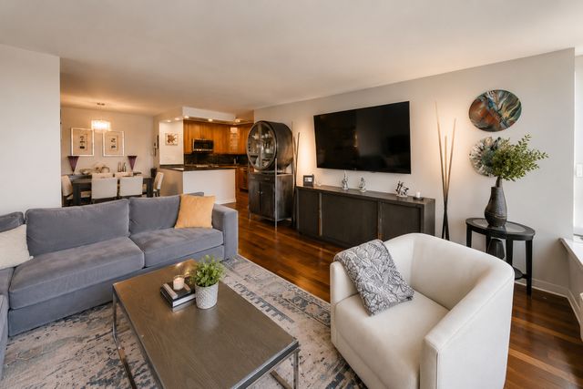 155 N Harbor Drive 3102, Chicago, IL 60601