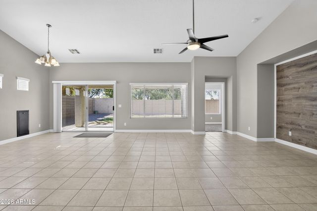 2560 W MERICREST Way, San Tan Valley, AZ 85144