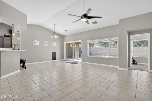 2560 W MERICREST Way, San Tan Valley, AZ 85144