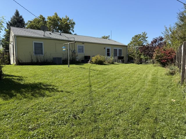 1827 Burry Circle Drive, Crest Hill, IL 60403