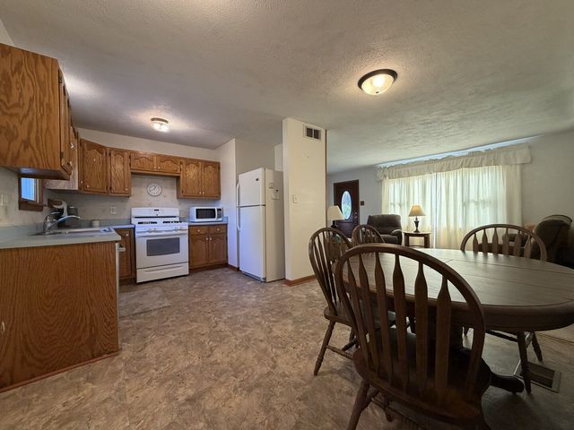 1827 Burry Circle Drive, Crest Hill, IL 60403