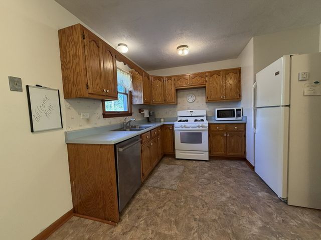 1827 Burry Circle Drive, Crest Hill, IL 60403