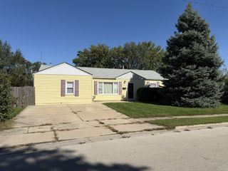 1827 Burry Circle Drive, Crest Hill, IL 60403