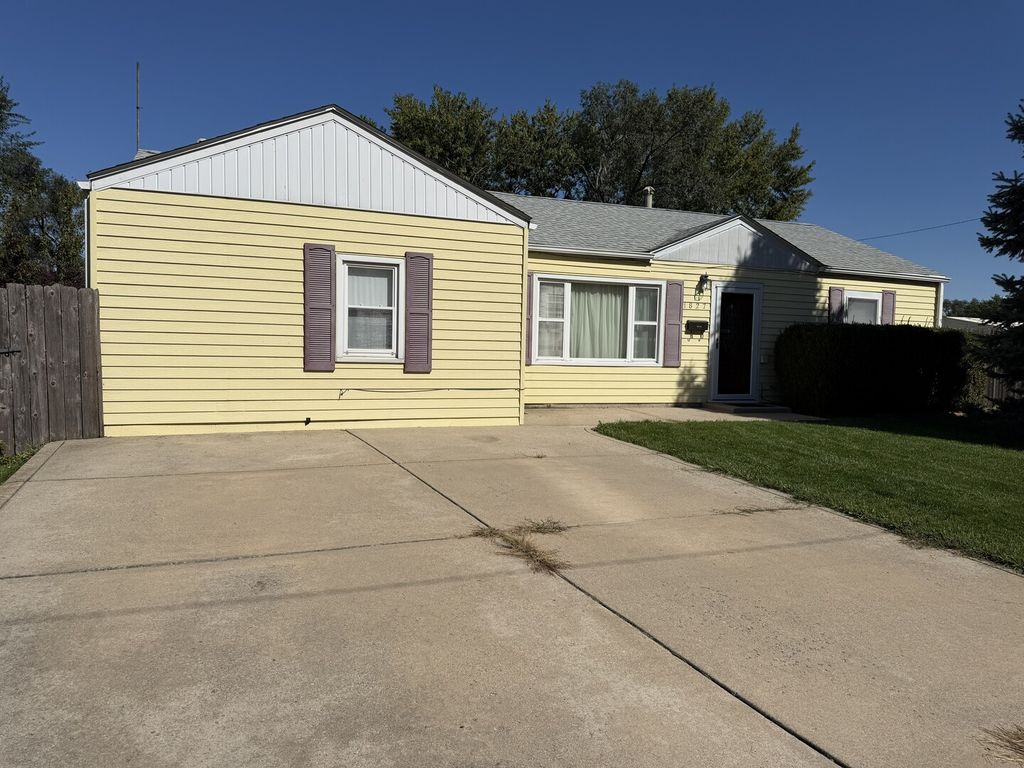 1827 Burry Circle Drive, Crest Hill, IL 60403 — photo 2