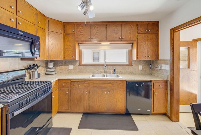 2035 E Howard AVENUE, Saint Francis, WI 53235