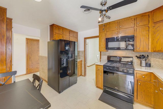 2035 E Howard AVENUE, Saint Francis, WI 53235