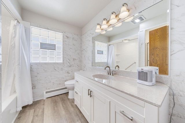 2035 E Howard AVENUE, Saint Francis, WI 53235