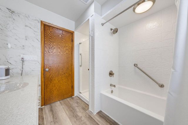2035 E Howard AVENUE, Saint Francis, WI 53235