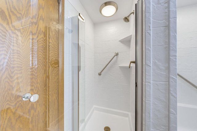 2035 E Howard AVENUE, Saint Francis, WI 53235