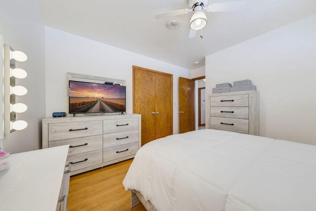 2035 E Howard AVENUE, Saint Francis, WI 53235