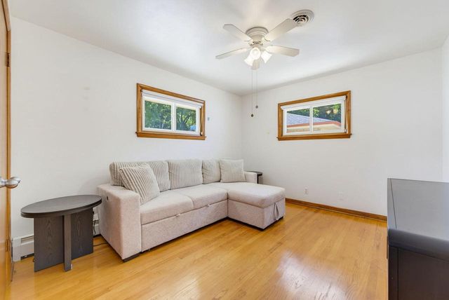 2035 E Howard AVENUE, Saint Francis, WI 53235