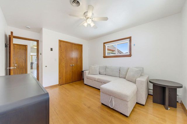 2035 E Howard AVENUE, Saint Francis, WI 53235