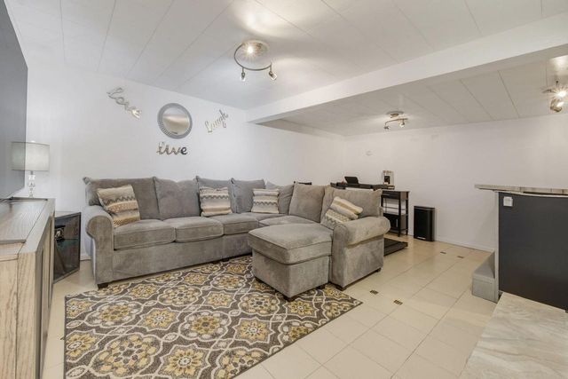 2035 E Howard AVENUE, Saint Francis, WI 53235