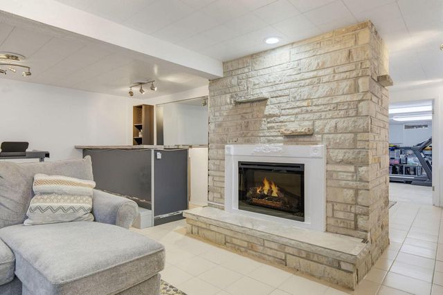 2035 E Howard AVENUE, Saint Francis, WI 53235