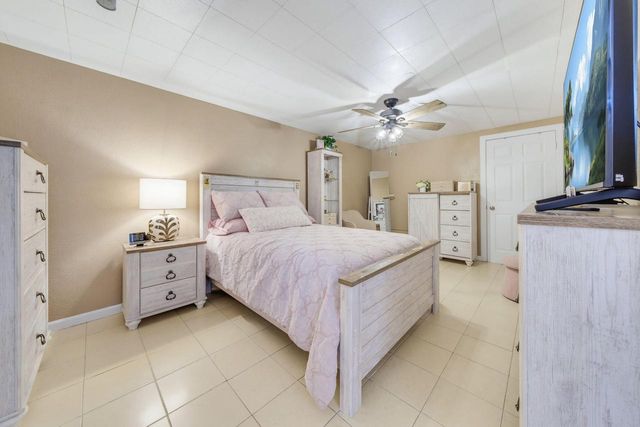 2035 E Howard AVENUE, Saint Francis, WI 53235