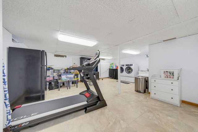 2035 E Howard AVENUE, Saint Francis, WI 53235