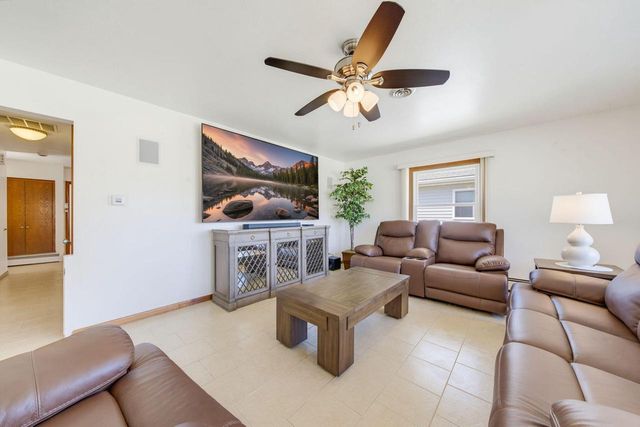 2035 E Howard AVENUE, Saint Francis, WI 53235