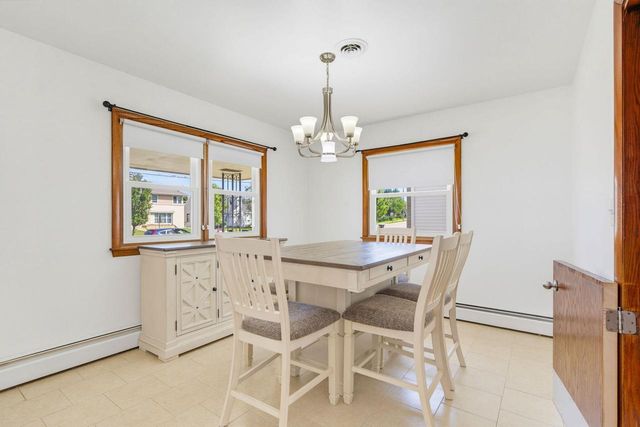 2035 E Howard AVENUE, Saint Francis, WI 53235