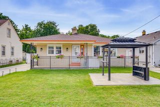 2035 E Howard AVENUE, Saint Francis, WI 53235