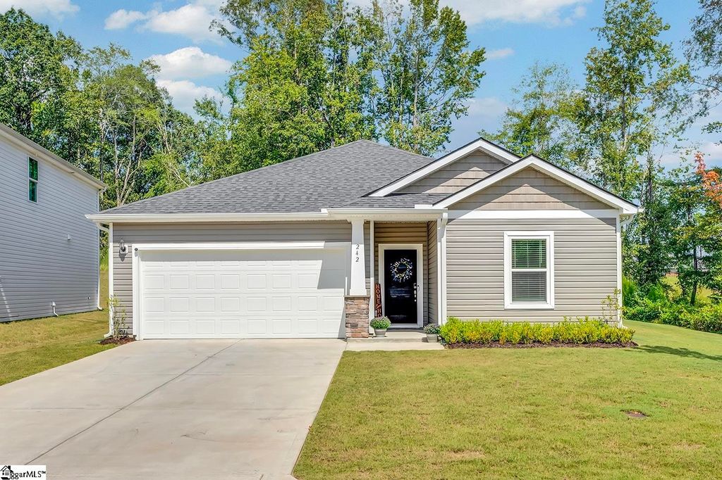 242 Addysons Way, Fountain Inn, SC 29644