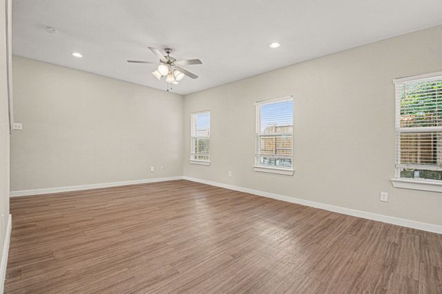 3538 Apple Valley Way, Dallas, TX 75227