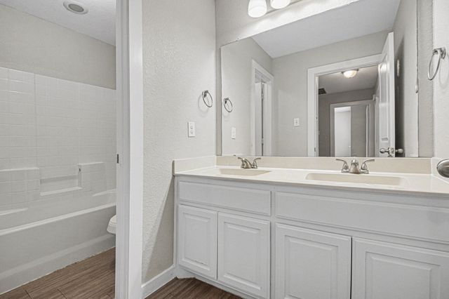 3538 Apple Valley Way, Dallas, TX 75227