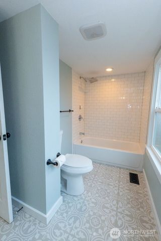 6630 S Warner Street, Tacoma, WA 98409