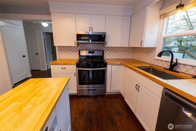 6630 S Warner Street, Tacoma, WA 98409