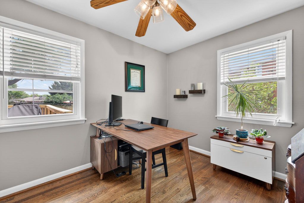 Image 14 of property listing at 1002 WILSON PL, Frederick, MD 21702