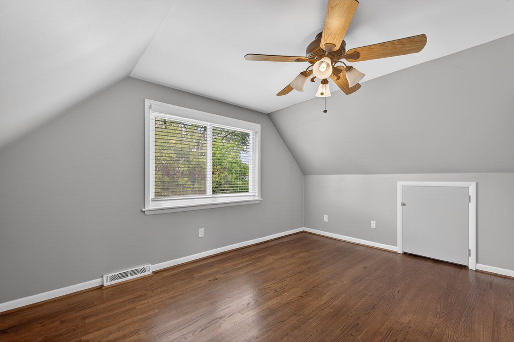 Image 17 of property listing at 1002 WILSON PL, Frederick, MD 21702