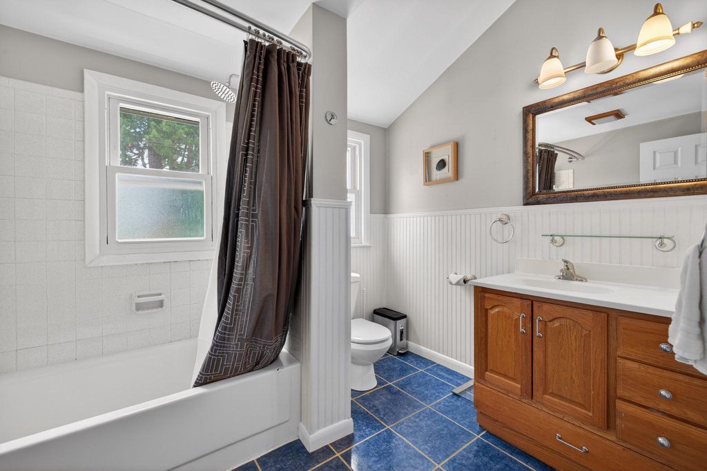 Image 19 of property listing at 1002 WILSON PL, Frederick, MD 21702