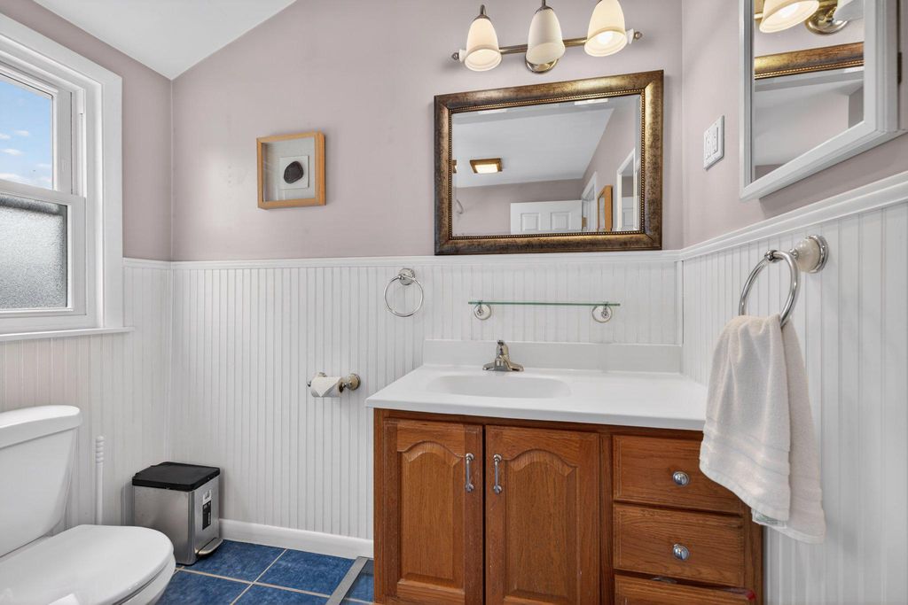 Image 20 of property listing at 1002 WILSON PL, Frederick, MD 21702