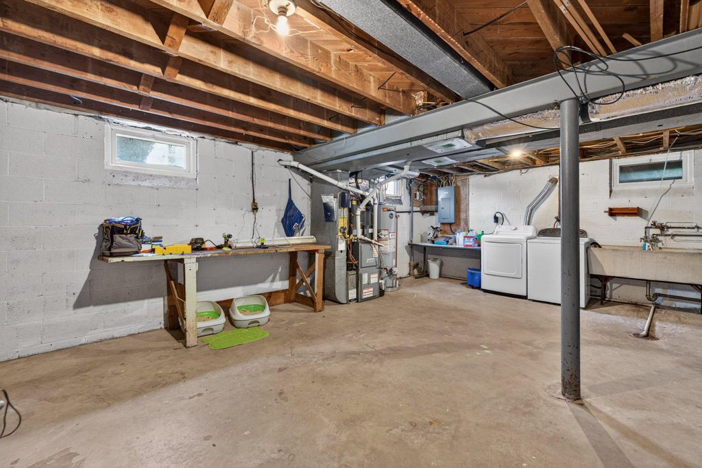 Image 21 of property listing at 1002 WILSON PL, Frederick, MD 21702