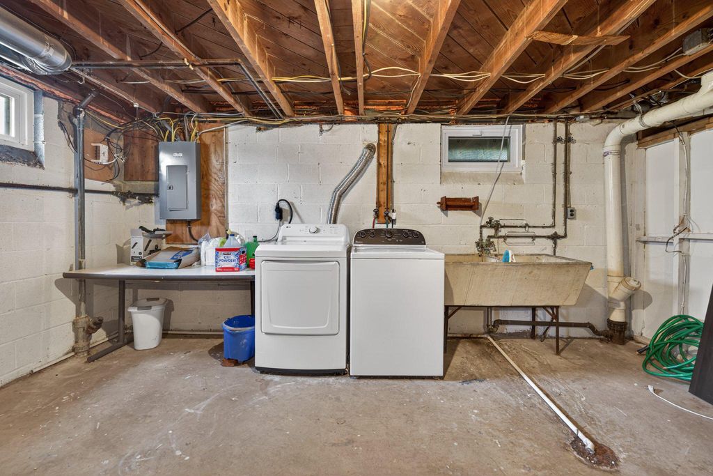 Image 22 of property listing at 1002 WILSON PL, Frederick, MD 21702