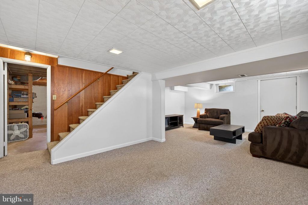 Image 23 of property listing at 1002 WILSON PL, Frederick, MD 21702