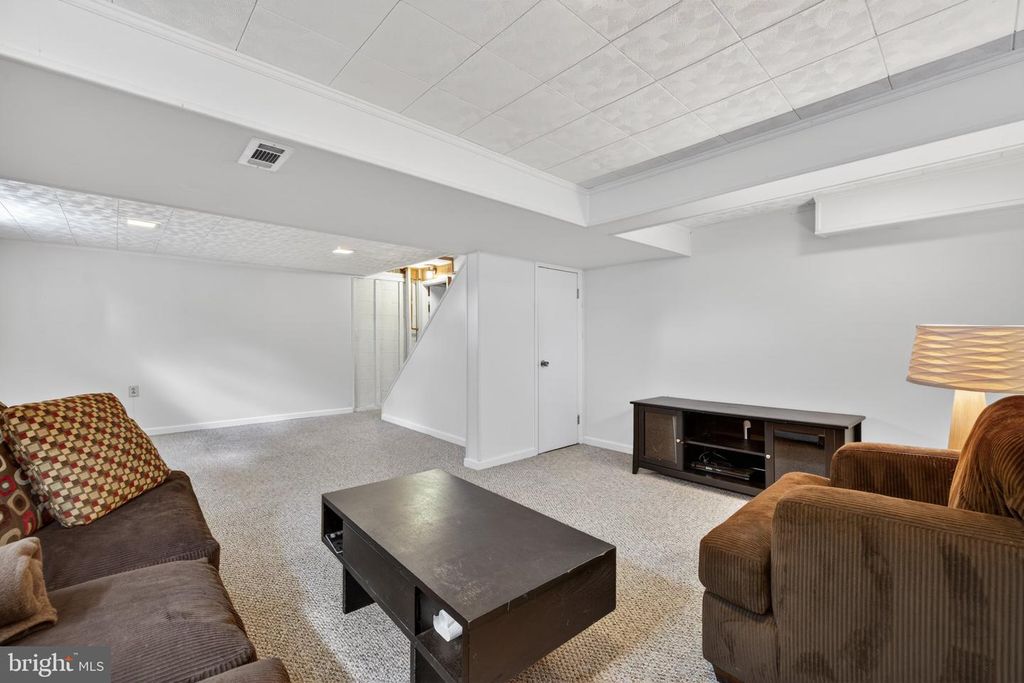 Image 25 of property listing at 1002 WILSON PL, Frederick, MD 21702