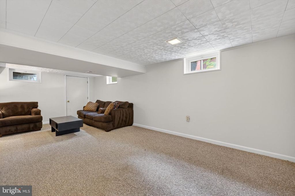 Image 26 of property listing at 1002 WILSON PL, Frederick, MD 21702