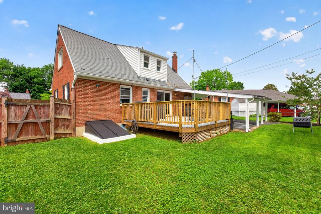 Image 28 of property listing at 1002 WILSON PL, Frederick, MD 21702
