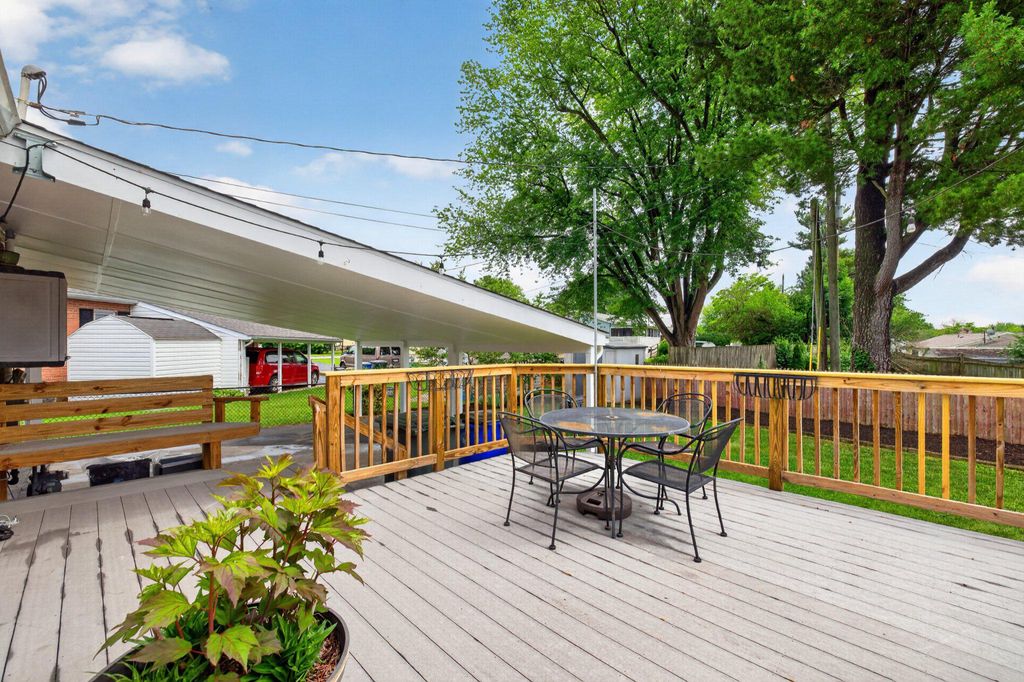 Image 10 of property listing at 1002 WILSON PL, Frederick, MD 21702