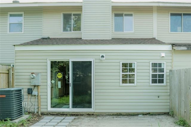 417 Falling LN, Virginia Beach, VA 23454