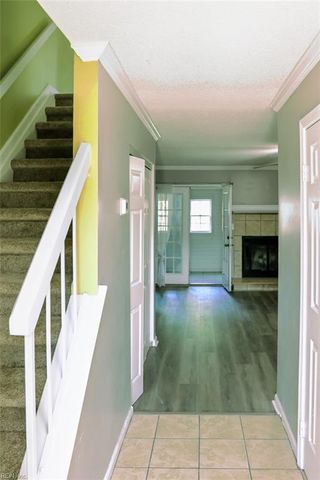 417 Falling LN, Virginia Beach, VA 23454